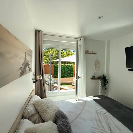 Le Cosy-appartement 4 Pers, Climatise, Grand Terrasse Plein Sud, Parking Privatif * Hyeres